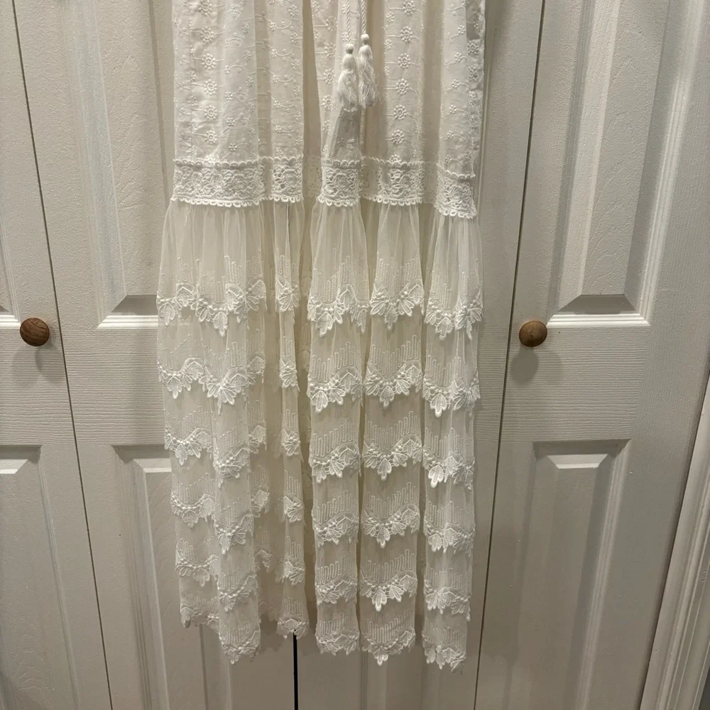 Elegant White Lace Maxi Dress - Picture 3 of 10